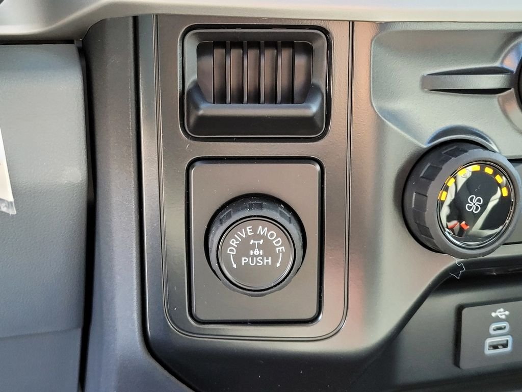 2026 Ford F-350 Super Duty XL - Photo 9