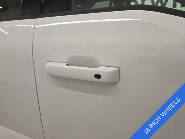 Certified Used 2025 Oxford White Ford Lariat image 11
