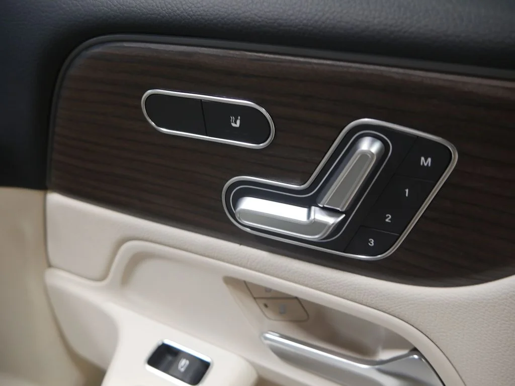 New 2026 Polar White Mercedes-Benz GLB 250 image 29