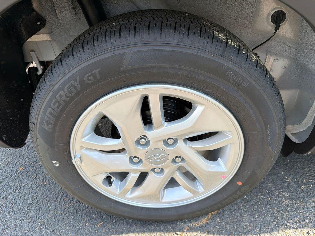 New 2026 White Hyundai SE image 17