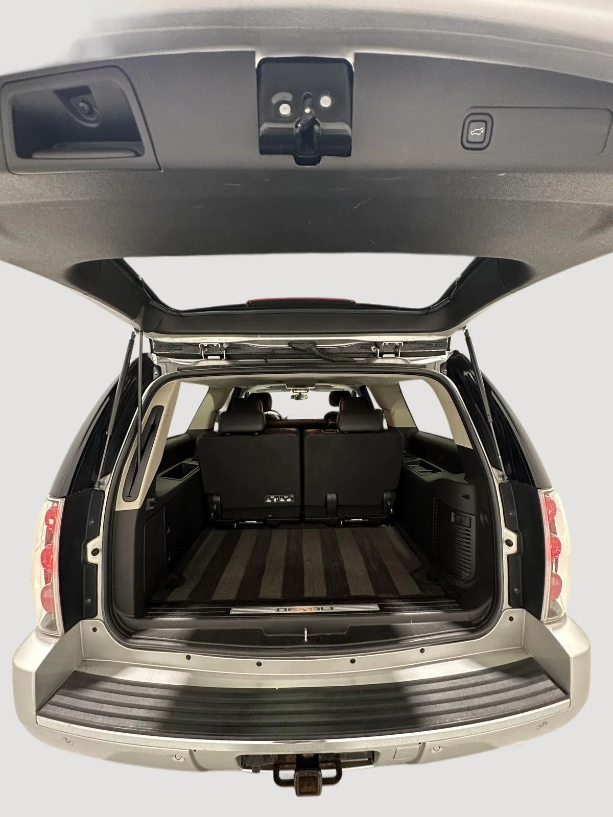 Used 2011 PURE SILVER METALLIC GMC Denali image 23