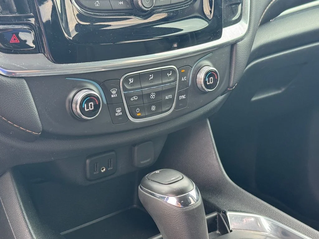 Used 2020 White Chevrolet LS image 27