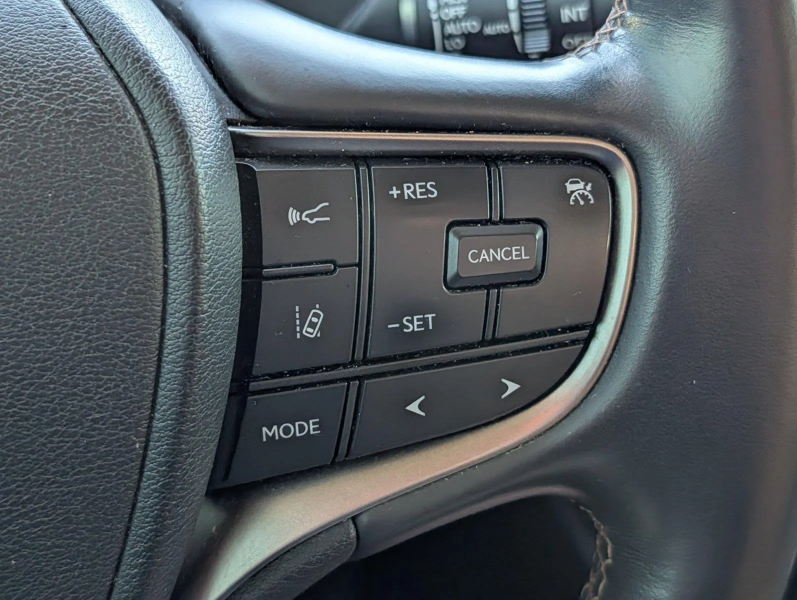 Used 2021 Eminent White Pearl Lexus UX 250h image 24