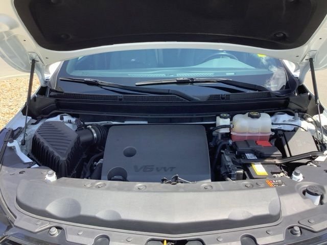 Used 2023 Summit White Buick Essence image 14