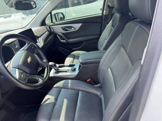Used 2024 Summit White Chevrolet LT image 8
