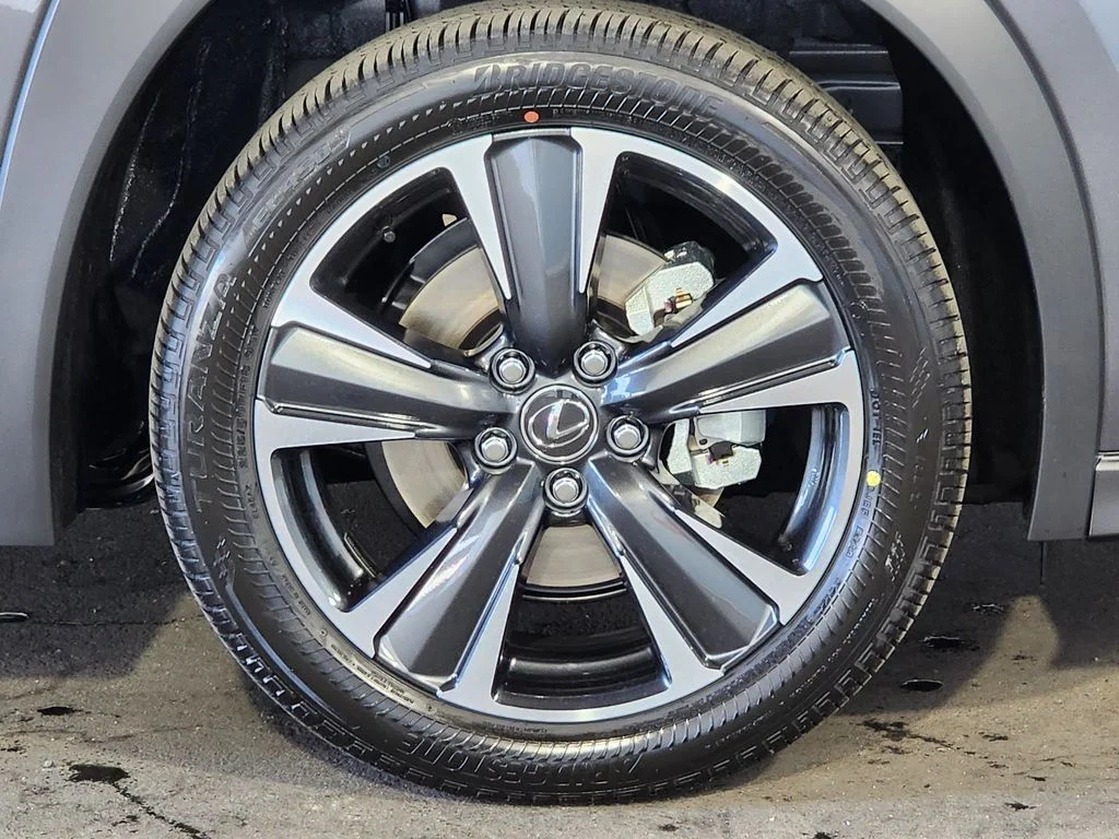 New 2026  Lexus 300h image 4