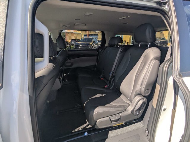 New 2027 White Kia LXS image 18
