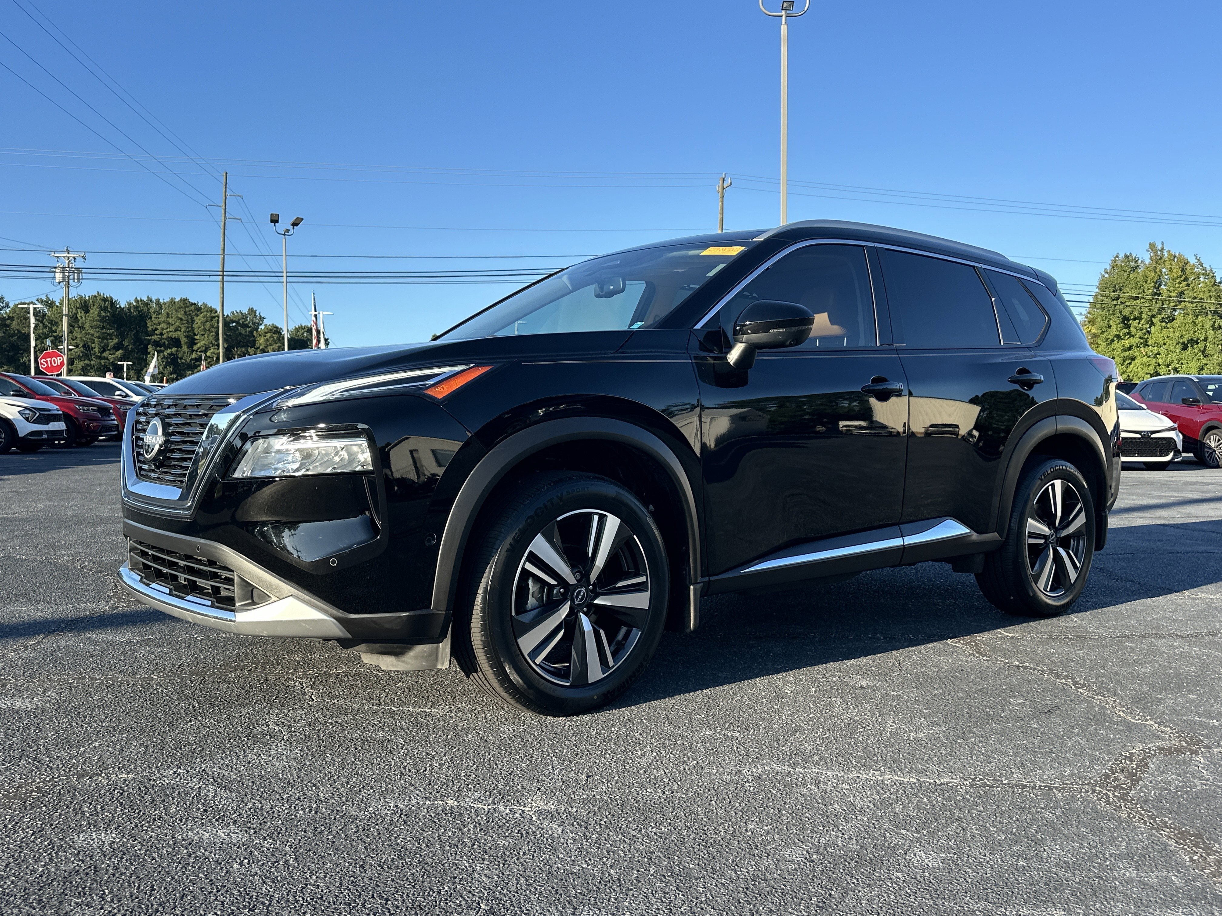 Used 2023 Super Black Nissan Platinum image 4