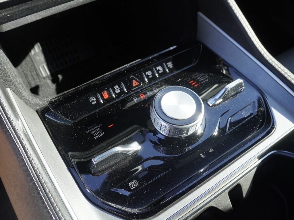 New 2026 High Gloss Black Exterior Paint Jeep Limited Altitude 4X4 image 16