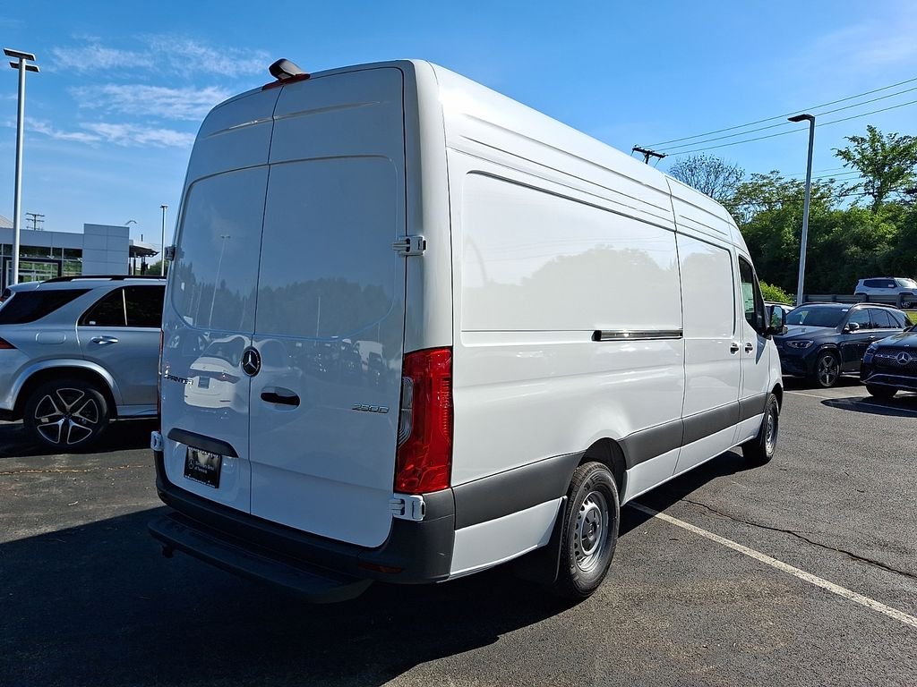 New 2026 Arctic White Mercedes-Benz Cargo 170 WB image 4