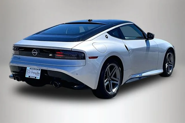 Used 2024 Silver Nissan Sport image 5