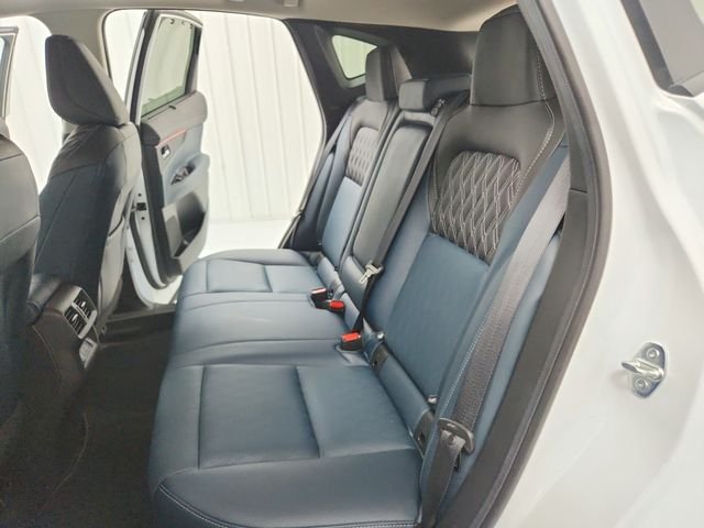 Used 2025 White Nissan Platinum image 36