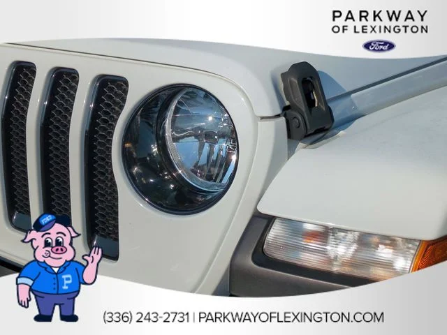 Used 2021 White Jeep Unlimited Sahara Altitude image 9