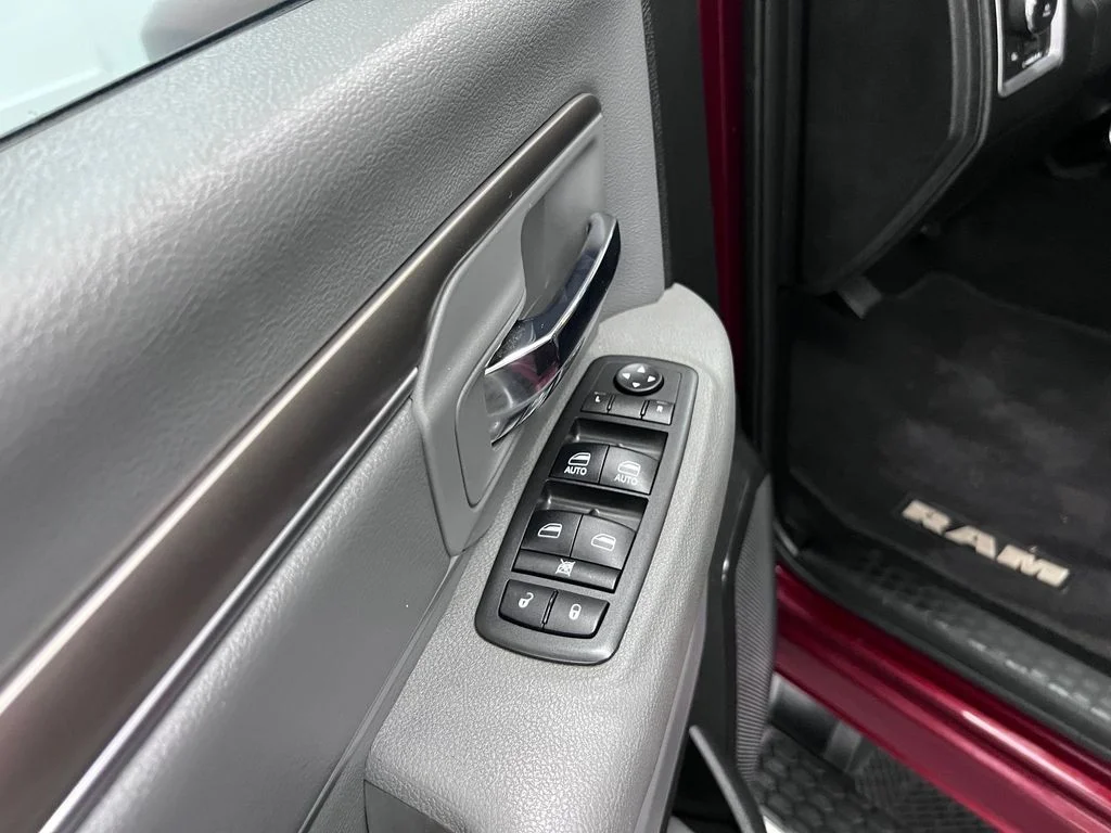 Used 2018 Delmonico Red Pearlcoat Ram Big Horn image 12