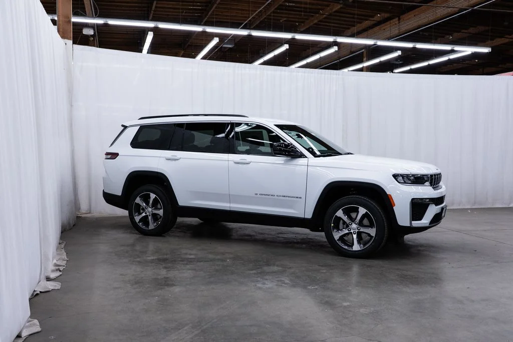 2026 Jeep Grand Cherokee L Limited 4x4's photo