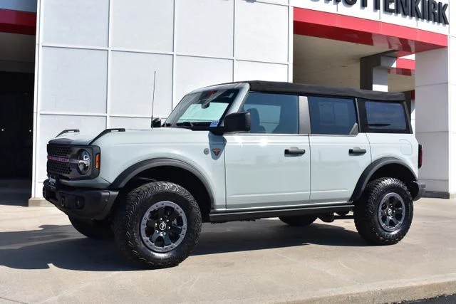 Used 2022 Gray Ford Badlands image 2