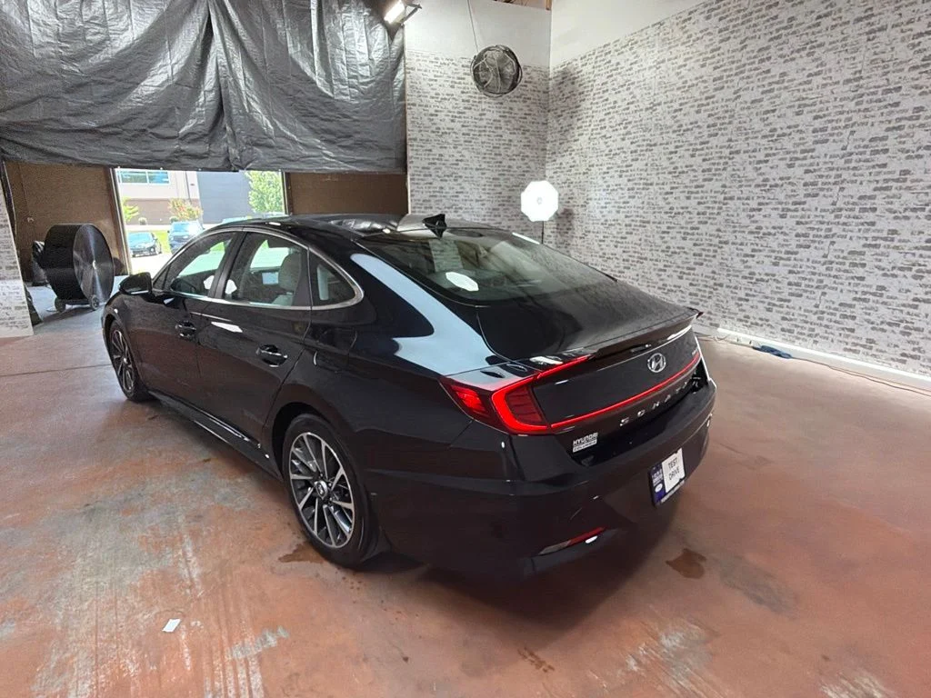 Used 2022 Black Hyundai Limited image 5
