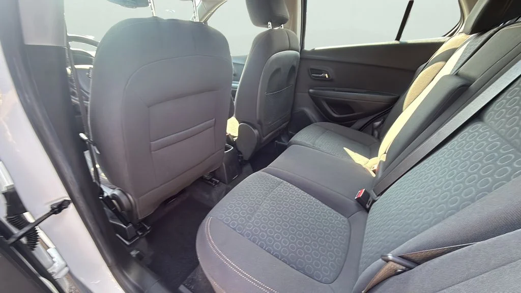 Used 2018 White Chevrolet LS image 16