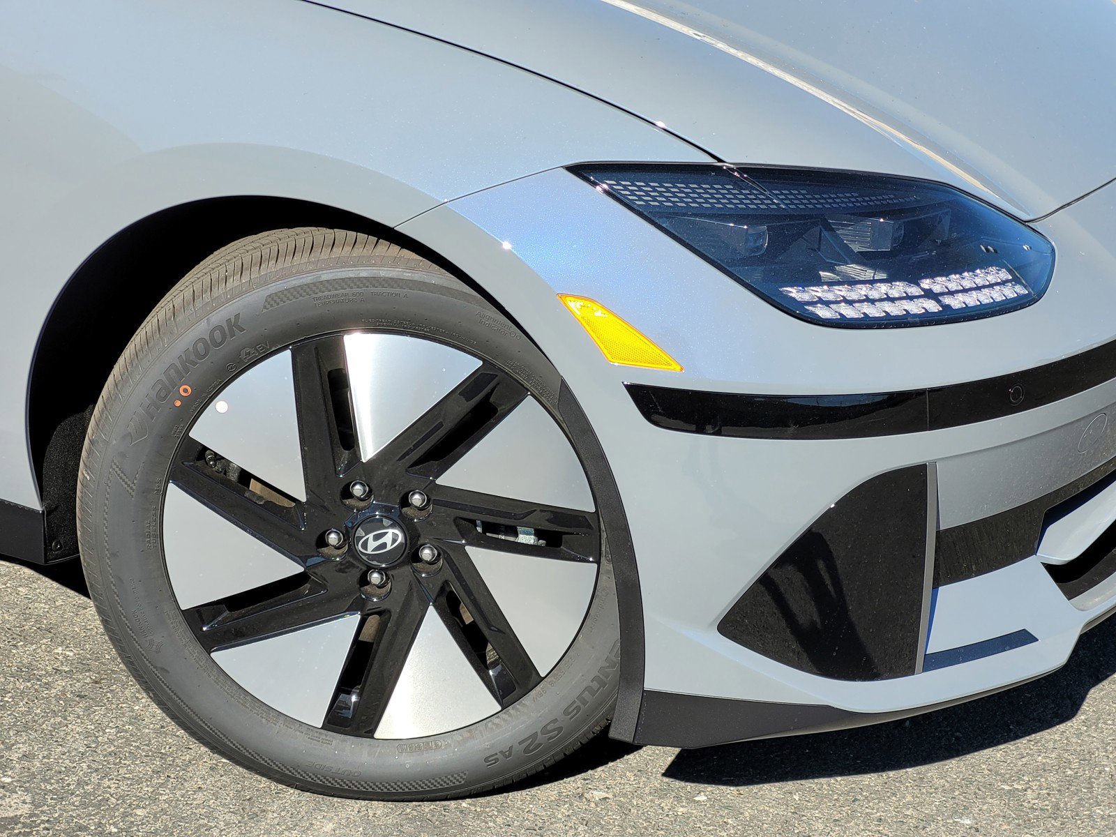 2025 Hyundai Ioniq 6 SE photo 4