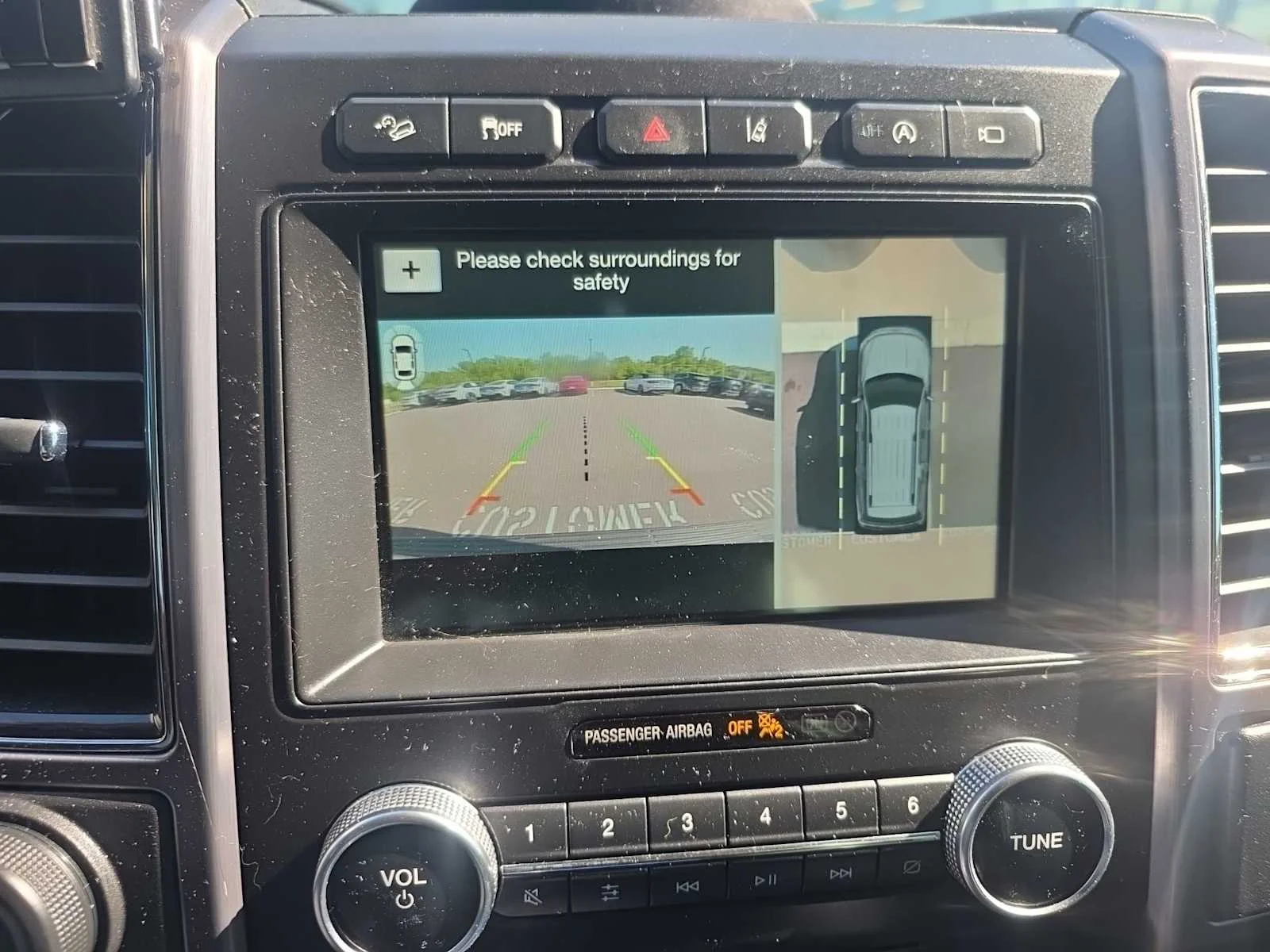 Used 2018 White Platinum Metallic Tri-Coat Ford Platinum image 14