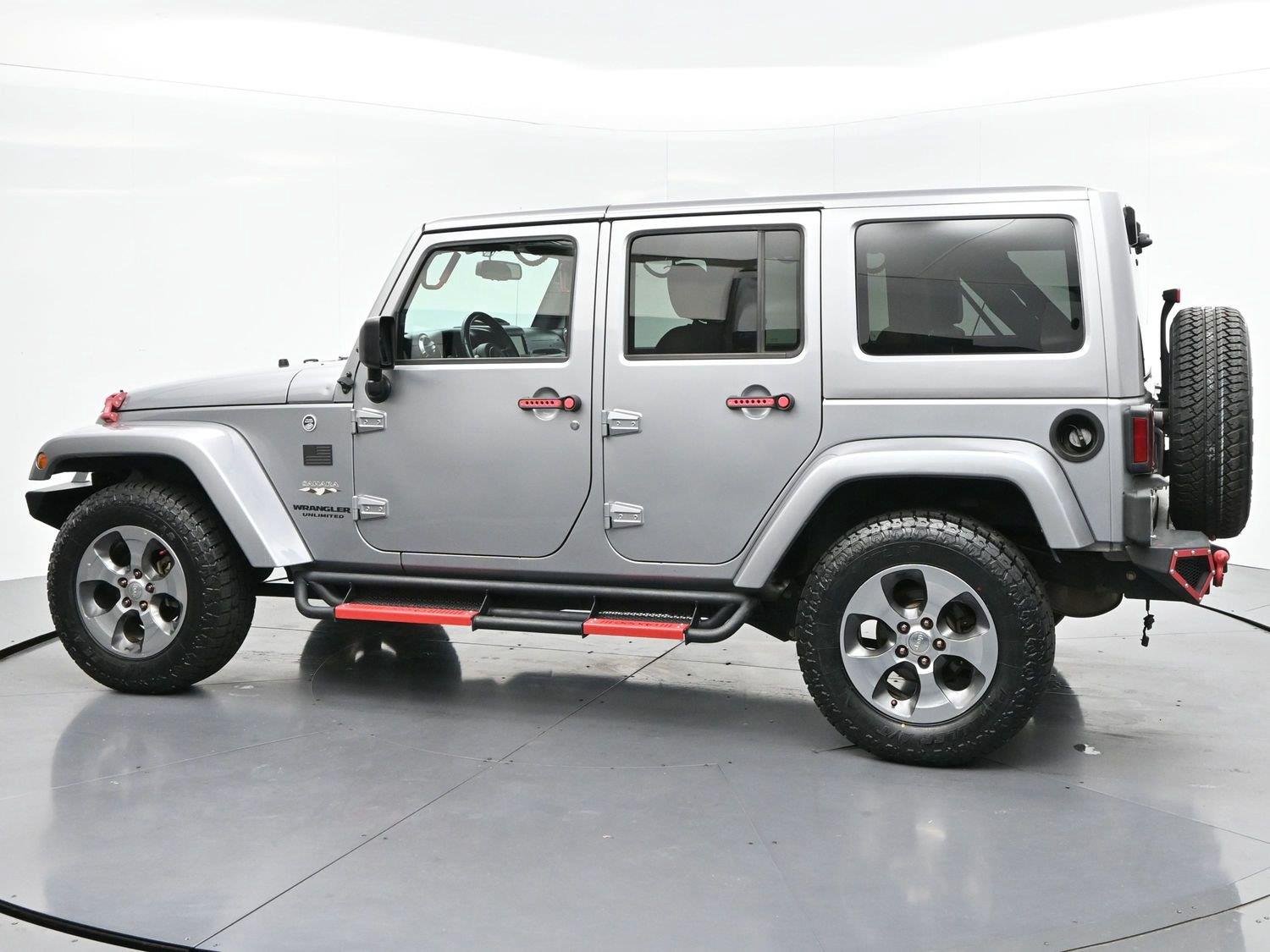 Used 2017 Billet Silver Metallic Clearcoat Jeep Sahara image 5