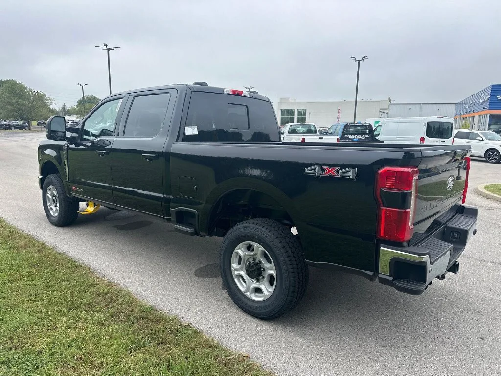 New 2027 Black Ford XLT image 8