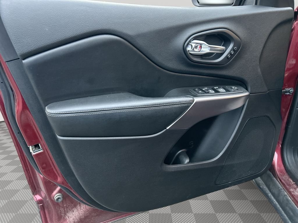 Used 2019 Red Jeep Limited image 24