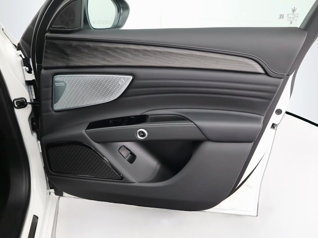 Used 2025 Bianco Astro Metallic Maserati Base image 26
