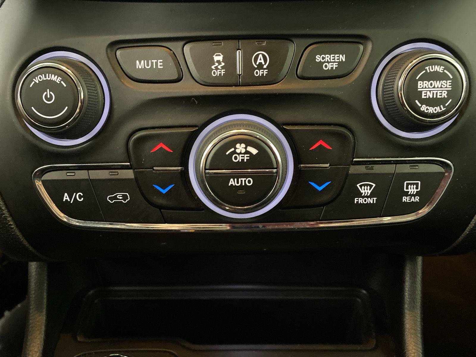 Used 2019 Blue Shade Pearlcoat Jeep Limited image 21