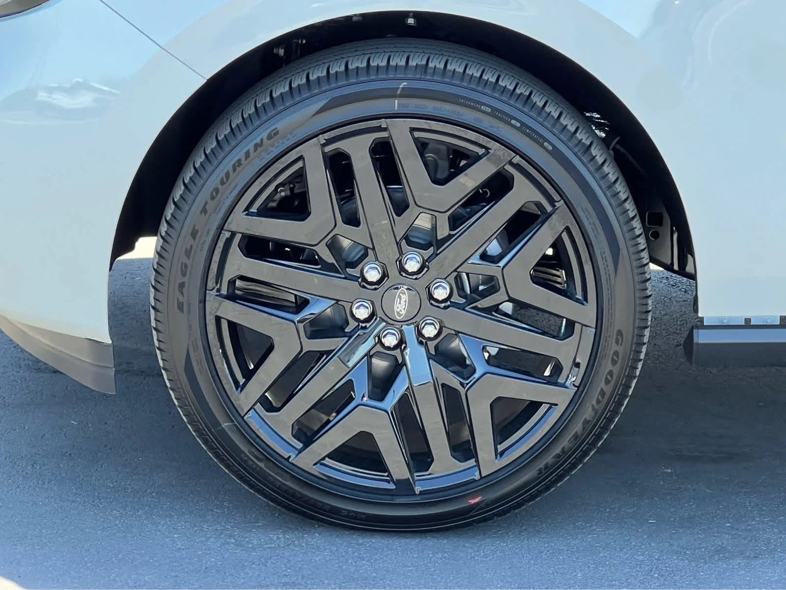 New 2026 Star White Metallic Tri-Coat Ford Platinum® image 13