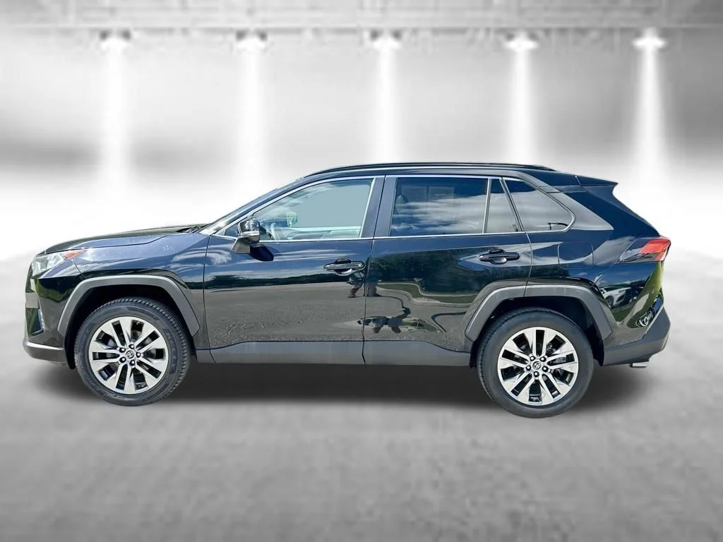 Certified Used 2019 Midnight Black Metallic Toyota XLE Premium image 8