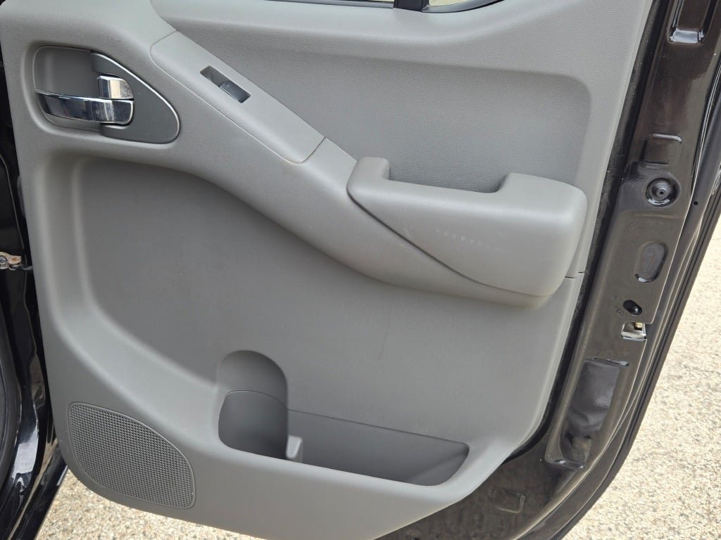 Used 2015 Black Nissan SV image 11