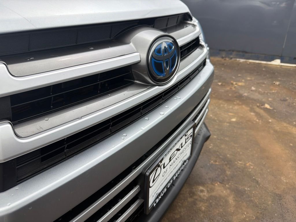 Used 2019 Silver Toyota XLE image 35
