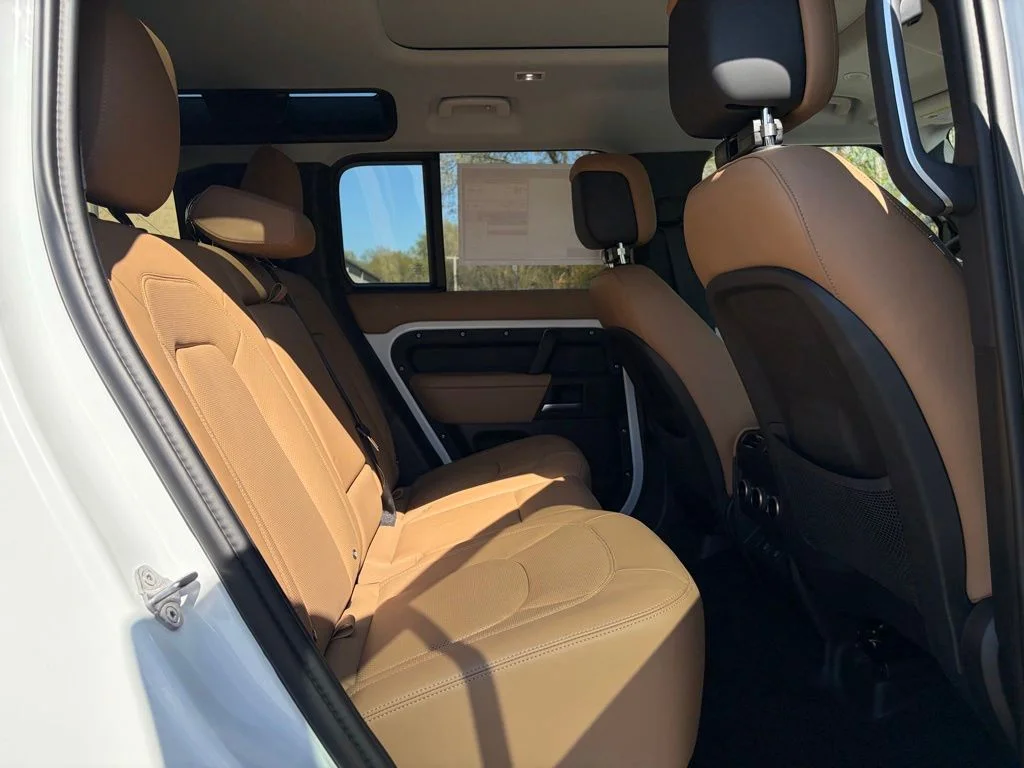 New 2025 Fuji White Land Rover X-Dynamic SE image 17