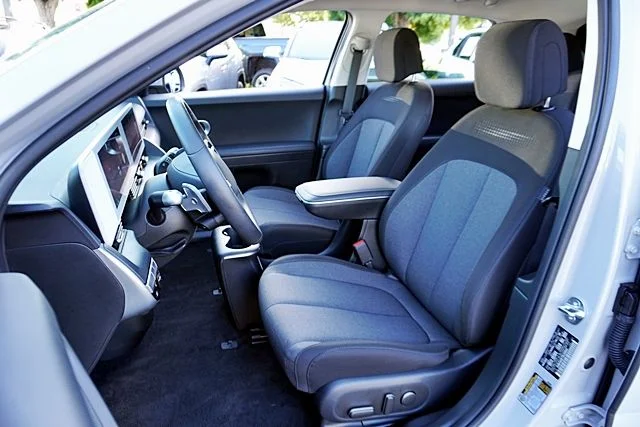 Used 2024 Gray Hyundai SEL image 14
