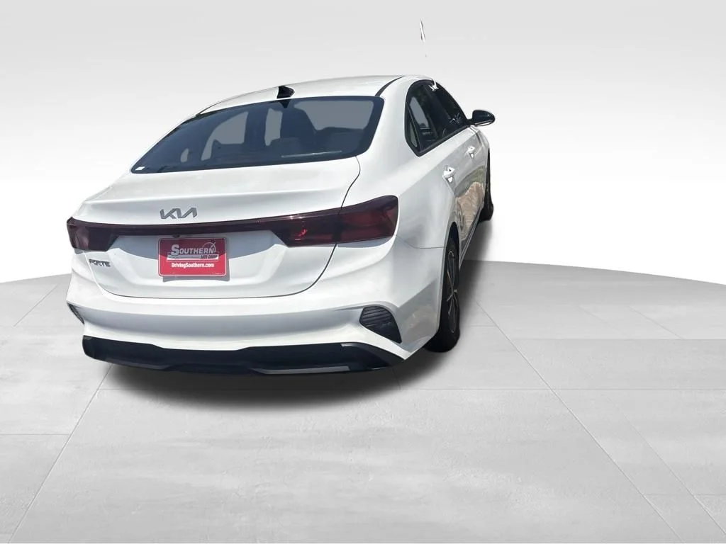Used 2023 White Kia LXS image 19