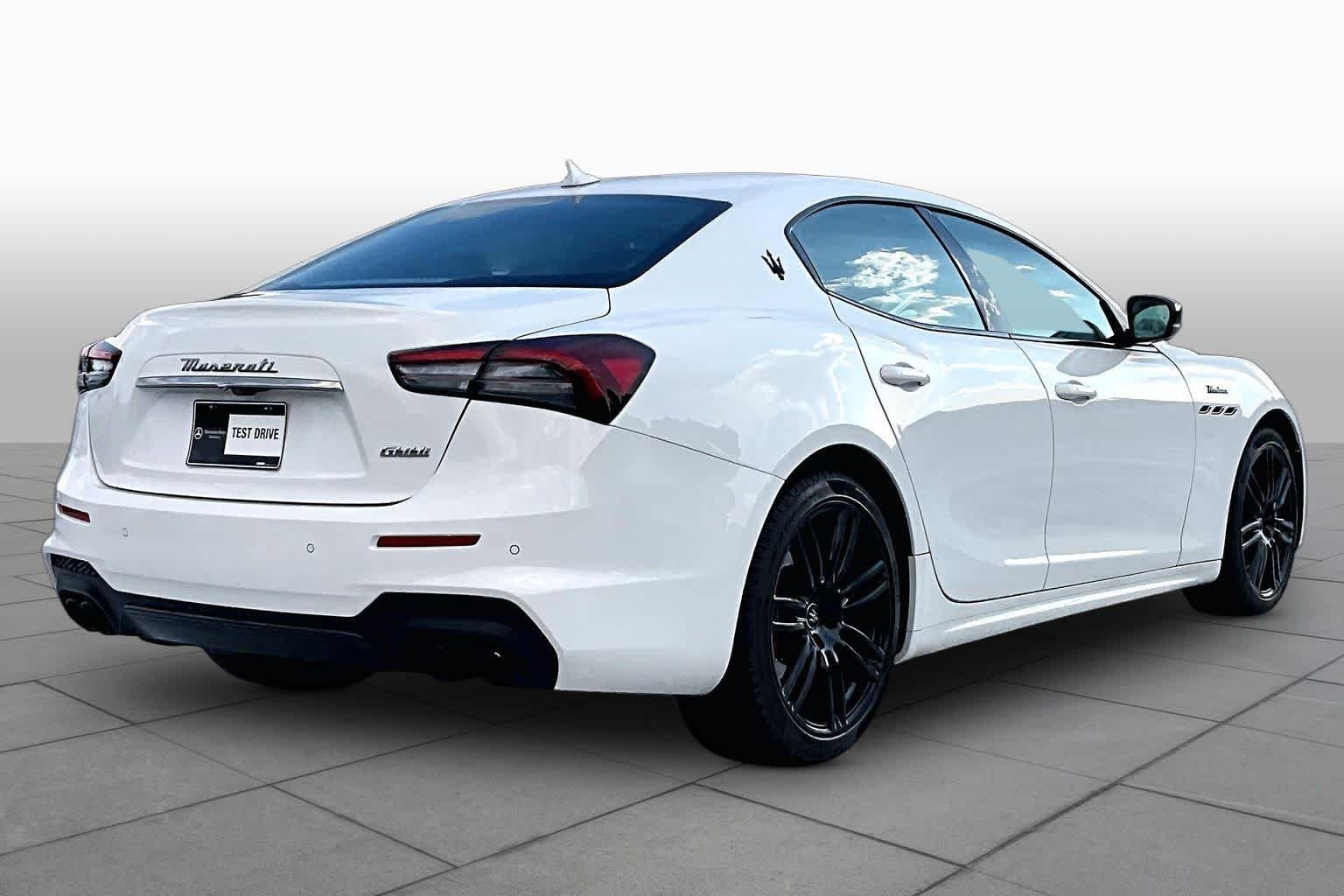 Used 2022 Bianco Maserati Modena image 12
