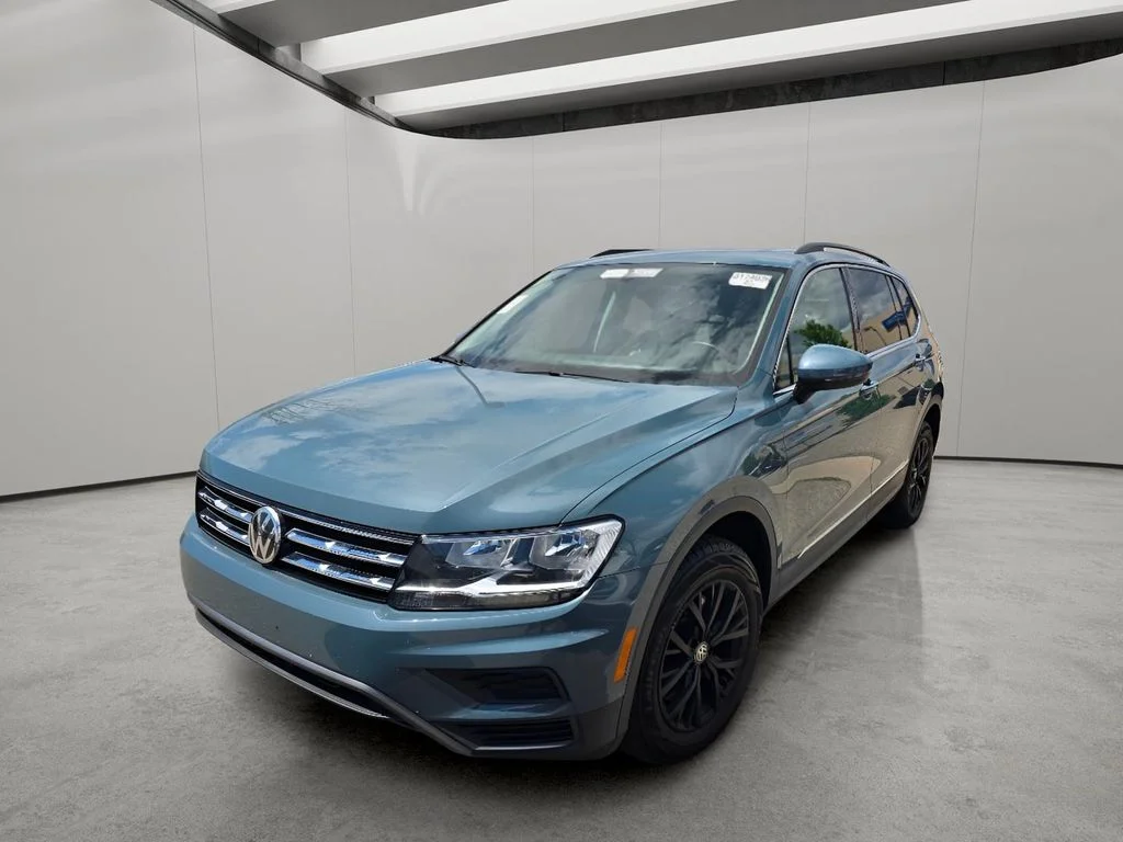 Used 2020 Stone Blue Metallic Volkswagen SE image 2