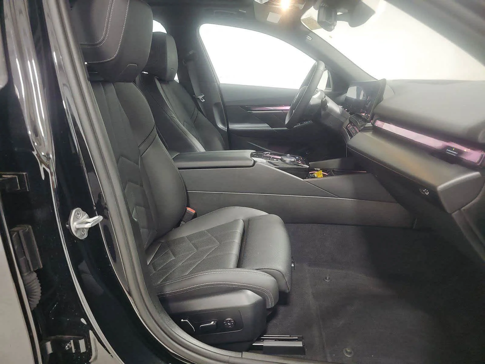 Certified Used 2025 Black Sapphire Metallic BMW xDrive40 image 9