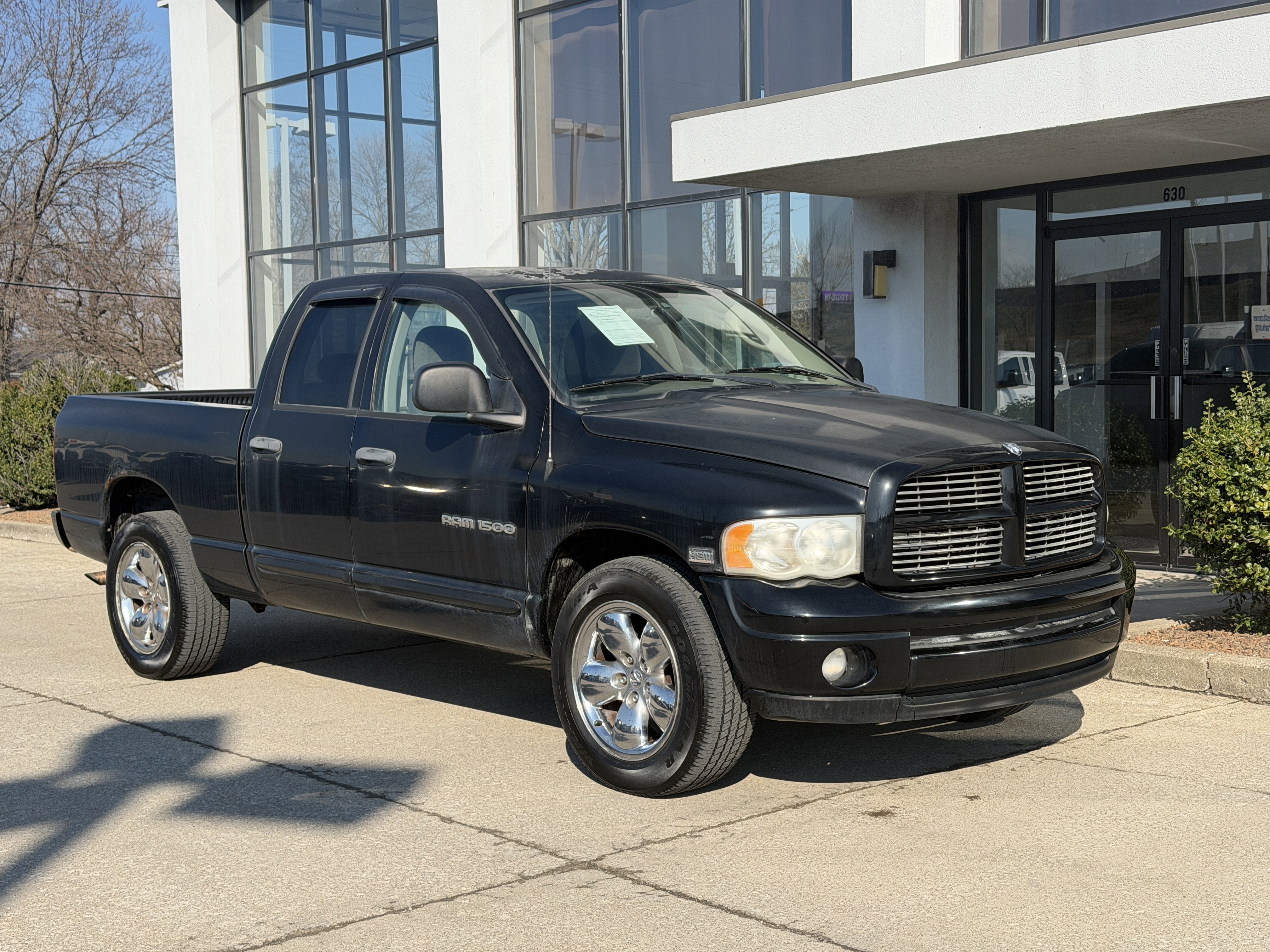 Used 2004 Dodge Ram 1500 Pickup SLT with VIN 1D7HA18D84S572124 for sale in Jeffersonville, IN