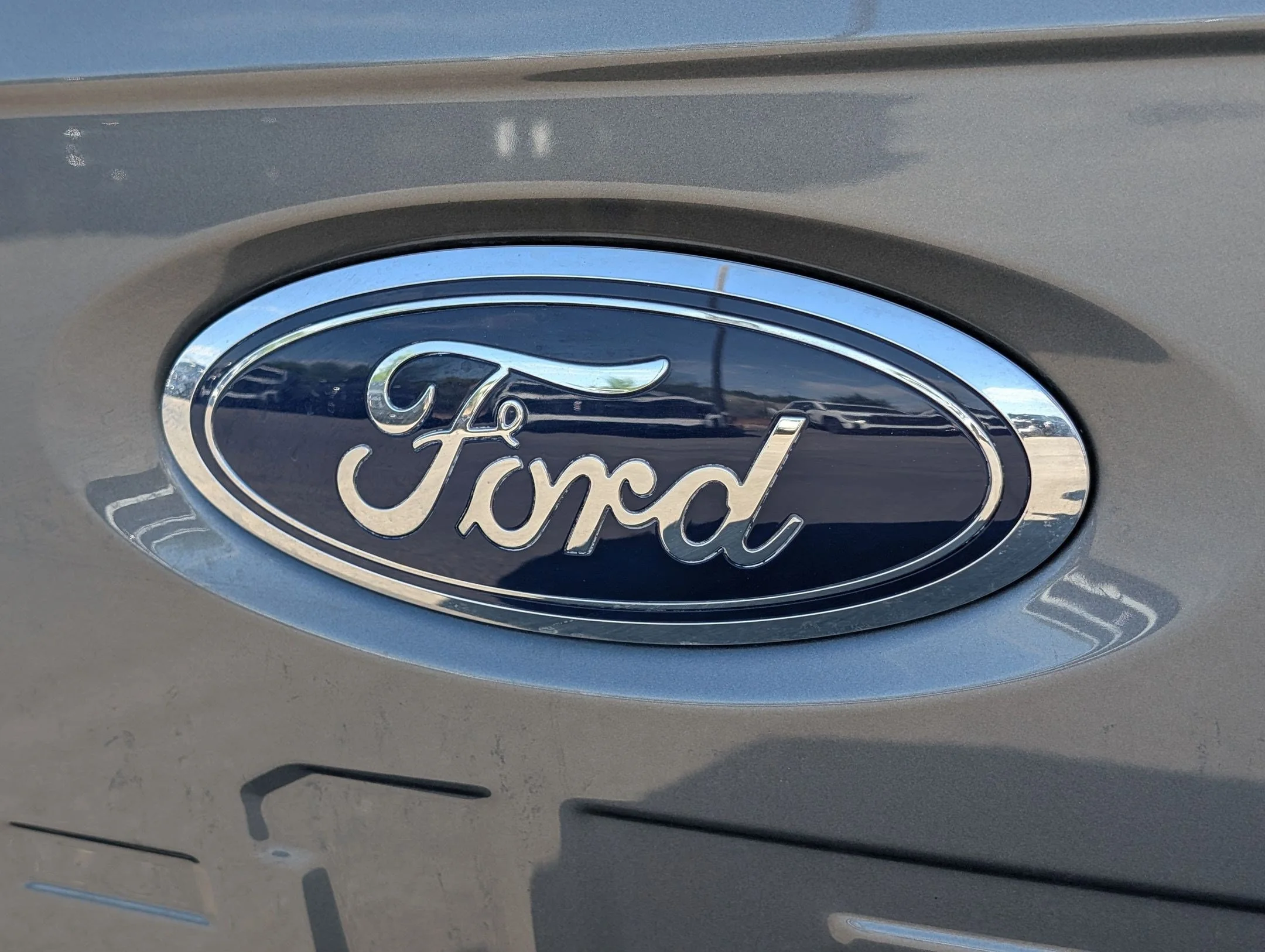 Used 2023 Gray Metallic Ford LARIAT image 14