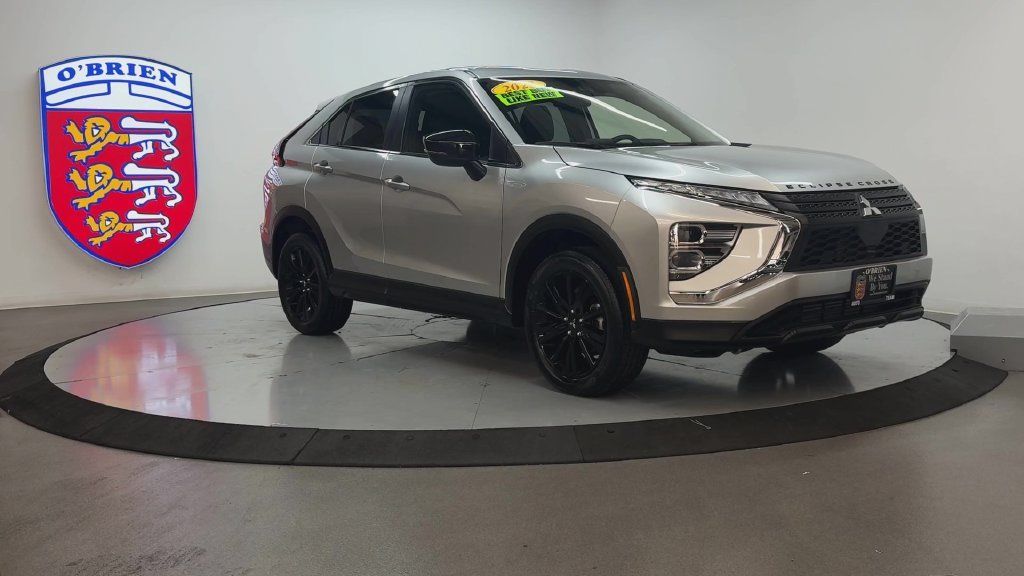 Used 2023 Silver Mitsubishi LE image 2