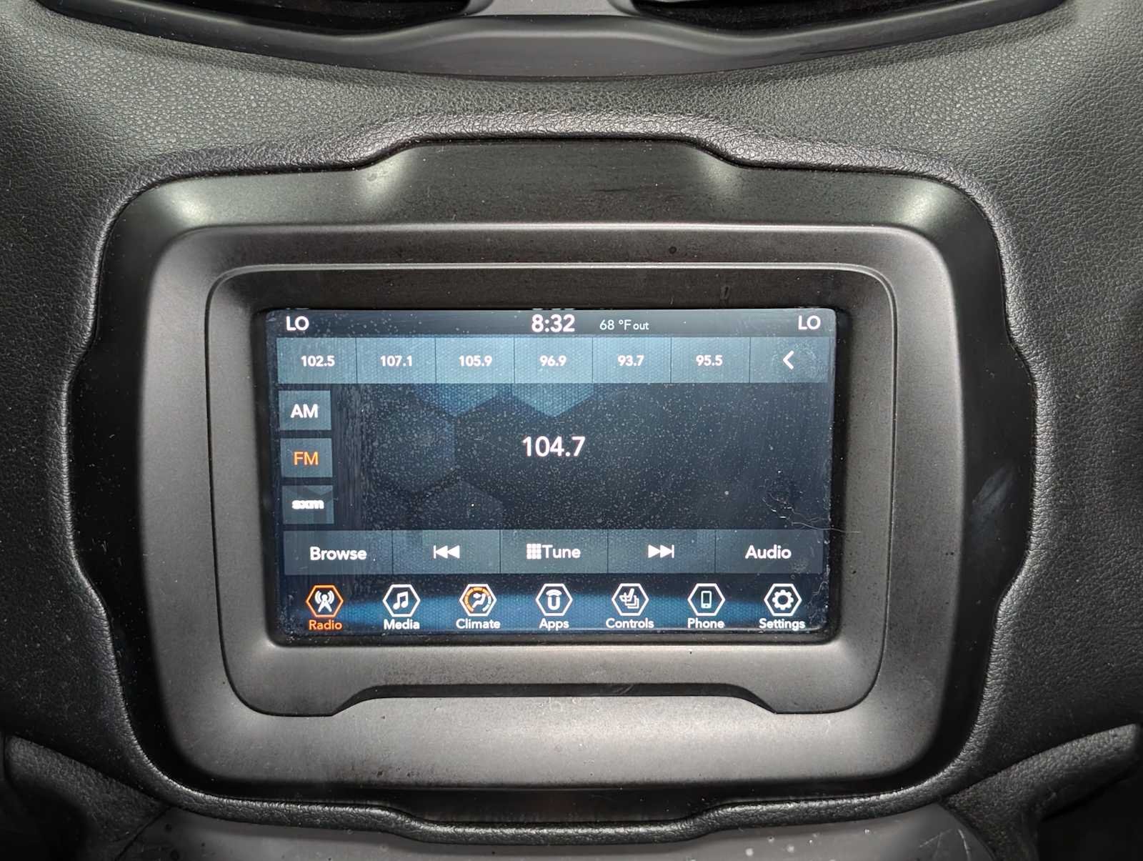 Used 2019 Alpine White Clearcoat Jeep Limited image 19