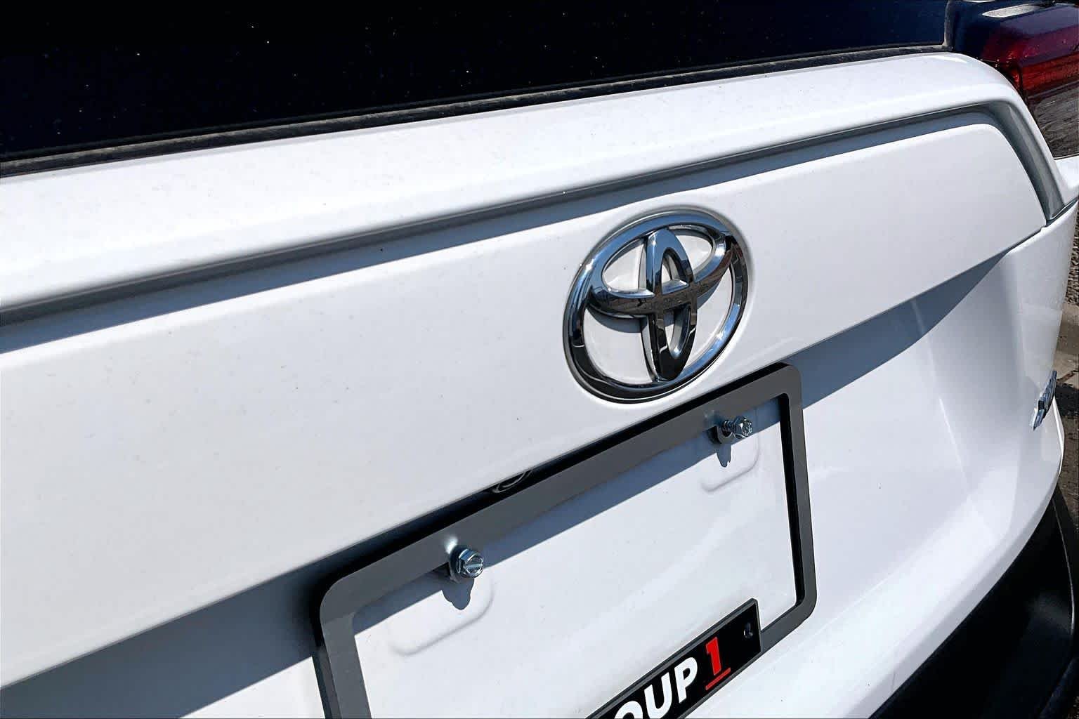 Used 2025 Ice Cap Toyota XLE image 28