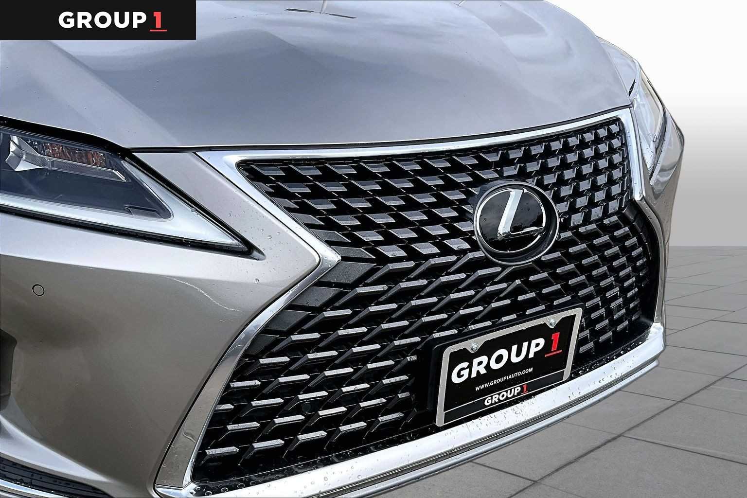 Used 2021 Atomic Silver Lexus  image 27