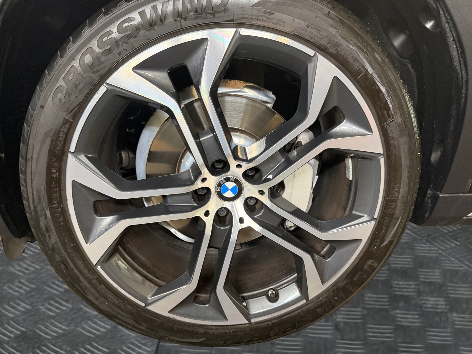 Used 2021 Jet Black BMW sDrive40i image 9