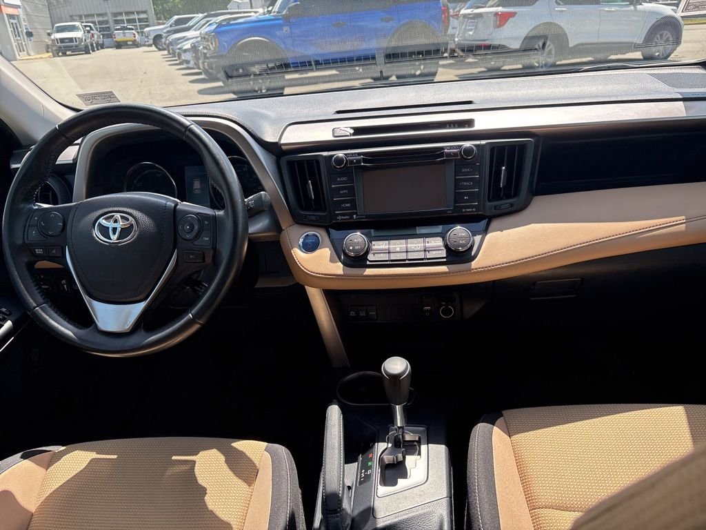 Used 2018 White Toyota XLE image 9