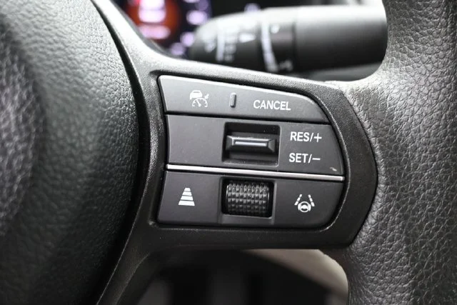 Used 2026 White Honda SE image 18