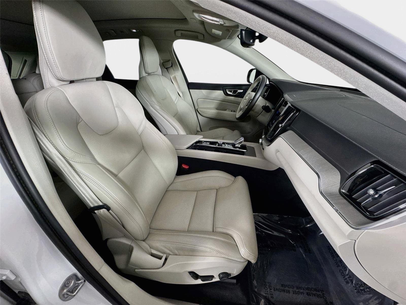Used 2024 Crystal White Volvo Ultimate Dark Theme image 30
