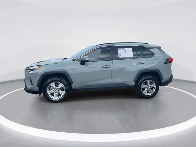 Used 2022  Toyota XLE image 5